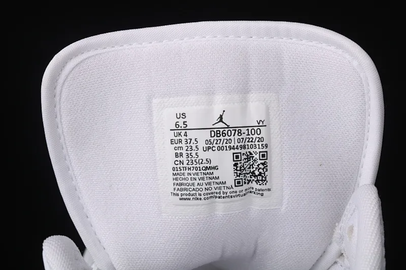 All Categories Air Jordan Jordan Series Basketball Shoes Air Jordan 1 Mid Air Jordan 1 Mid "Quilted White" AJ1 Joe 1 White Diamond "Little Chanel" Mid-top Versatile Casual Sports Shoes DB6078-100